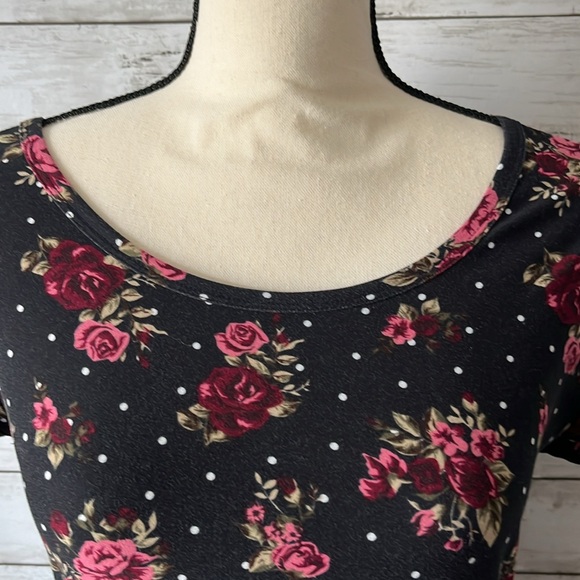 Polka Dot & Roses Top - Picture 3 of 7